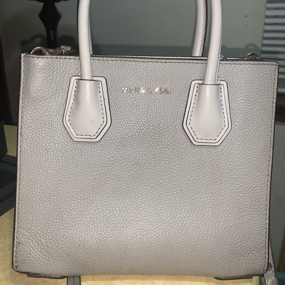 Gently used GENUINE Michael kors HANDBAG
